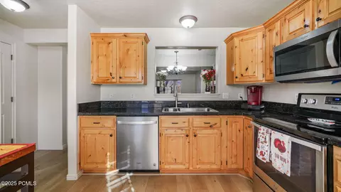 Kitchen - 890 E Hamlet Cir #N, Midway, UT 84049 photo 2 of 3