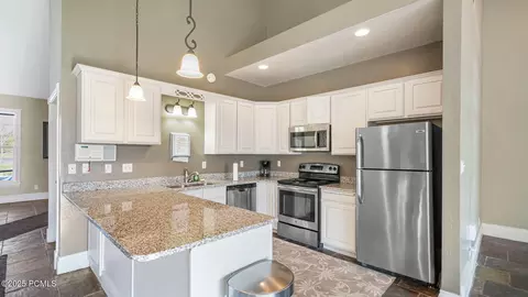 Kitchen - 890 E Hamlet Cir #N, Midway, UT 84049 photo 3 of 3