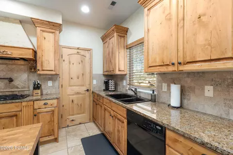 Kitchen - 5168 E Fairview Loop UNIT C604, Eden, UT 84310 photo 2 of 3