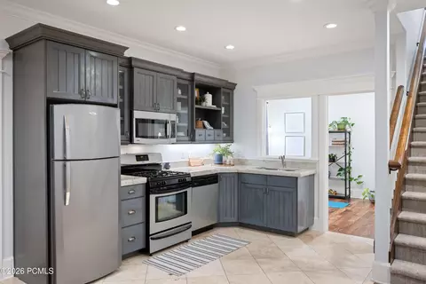 Kitchen - 1263 E Chapman Ct, Alpine, UT 84004 photo 4 of 7