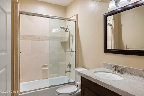 Bath - 1263 E Chapman Ct, Alpine, UT 84004 photo 3 of 9