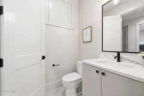 Bath - 11321 N Soaring Hawk Ln, Hideout, UT 84036 photo 10 of 11