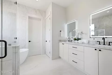Bath - 11321 N Soaring Hawk Ln, Hideout, UT 84036 photo 3 of 11