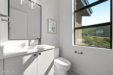 Bath - 11321 N Soaring Hawk Ln, Hideout, UT 84036 photo 2 of 11