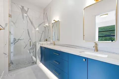 Bath - 11321 N Soaring Hawk Ln, Hideout, UT 84036 photo 11 of 11