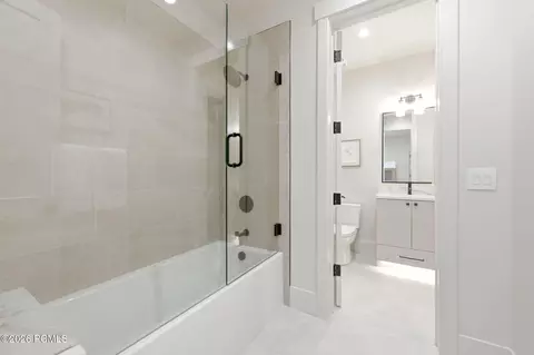 Bath - 11321 N Soaring Hawk Ln, Hideout, UT 84036 photo 9 of 11