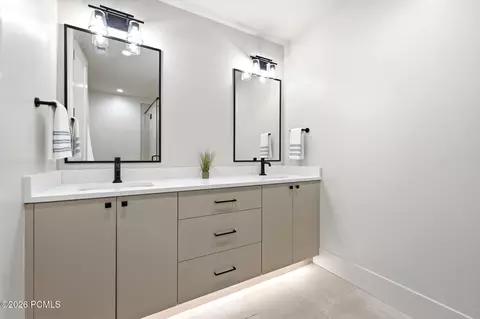 Bath - 11321 N Soaring Hawk Ln, Hideout, UT 84036 photo 7 of 11
