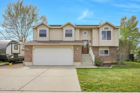 2113 N 2220, Clinton, UT 84015