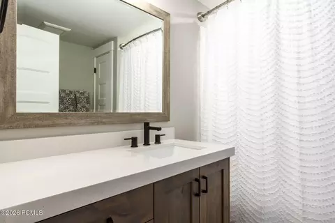 Bath - 11258 N Shoreline Ct, Hideout, UT 84036 photo 5 of 5