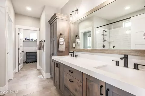 Bath - 11258 N Shoreline Ct, Hideout, UT 84036 photo 1 of 5