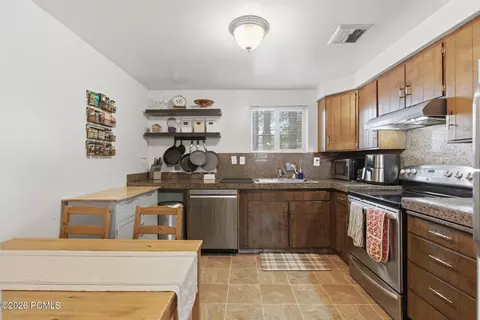 Kitchen - 1171 S 100 East E, Orem, UT 84058 photo 1 of 3