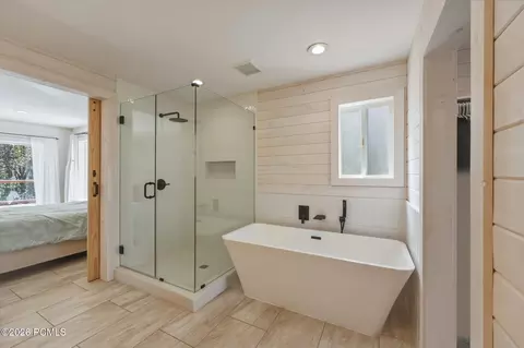 Bath - 4186 E Oakview, Coalville, UT 84017 photo 2 of 4