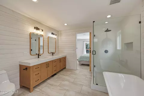Bath - 4186 E Oakview, Coalville, UT 84017 photo 1 of 4