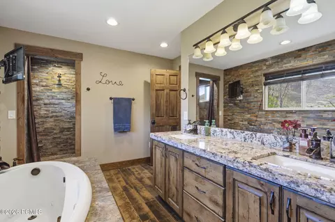 Bath - 781 W 3000 South S, Daniel, UT 84032 photo 2 of 5