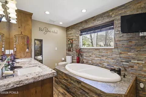 Bath - 781 W 3000 South S, Daniel, UT 84032 photo 1 of 5
