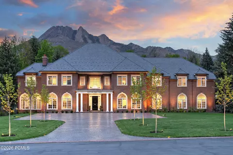 5543 Walker Woods Ln, Holladay, UT 84117