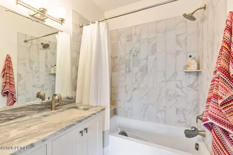 Bath - 1258 N Canyon View Rd, Midway, UT 84049 photo 3 of 4