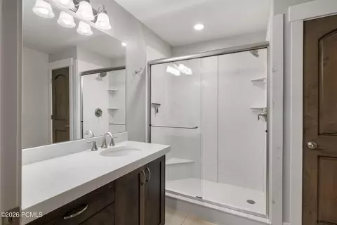 Bath - 1737 E Viewside Cir, Hideout, UT 84036 photo 2 of 2
