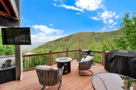 Exterior - 1121 N Willow Ln, Midway, UT 84049 photo 3 of 13