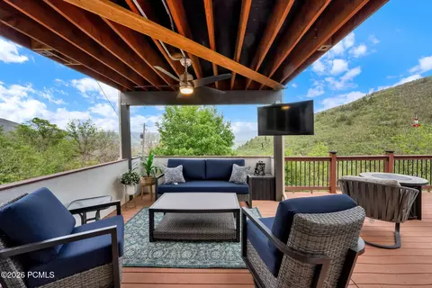 Exterior - 1121 N Willow Ln, Midway, UT 84049 photo 2 of 13
