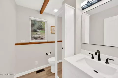 Bath - 1121 N Willow Ln, Midway, UT 84049 photo 2 of 3