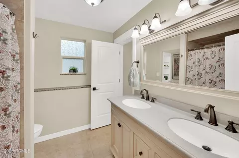Bath - 1121 N Willow Ln, Midway, UT 84049 photo 1 of 3