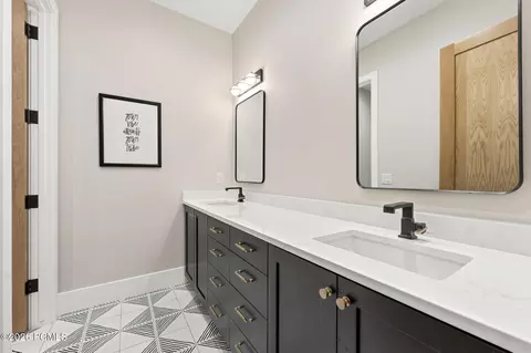 Bath - 1105 E Longview Dr, Hideout, UT 84036 photo 10 of 11
