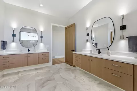 Bath - 1105 E Longview Dr, Hideout, UT 84036 photo 1 of 11