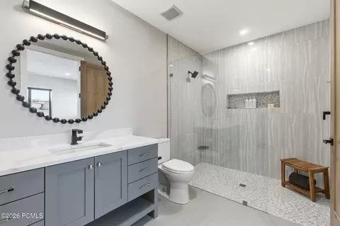 Bath - 1105 E Longview Dr, Hideout, UT 84036 photo 9 of 11