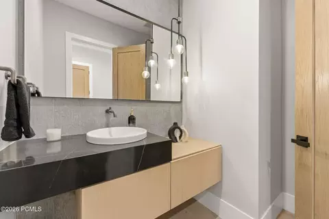 Bath - 1105 E Longview Dr, Hideout, UT 84036 photo 4 of 11