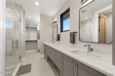 Bath - 1105 E Longview Dr, Hideout, UT 84036 photo 8 of 11