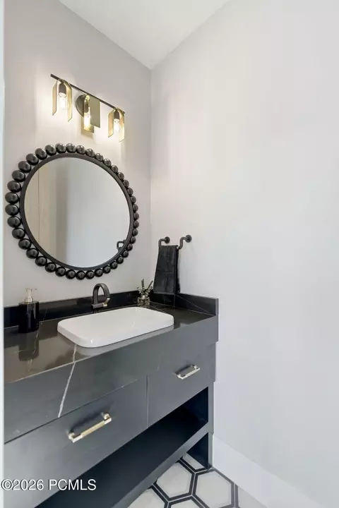 Bath - 1105 E Longview Dr, Hideout, UT 84036 photo 6 of 11