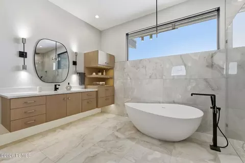 Bath - 1105 E Longview Dr, Hideout, UT 84036 photo 2 of 11