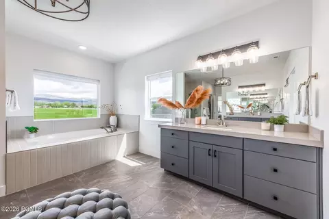 Bath - 1505 S 1140, Daniel, UT 84032 photo 6 of 11