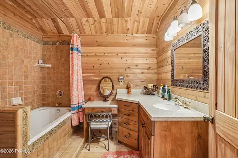 Bath - 155 E Valley Vw, Wanship, UT 84017 photo 2 of 3