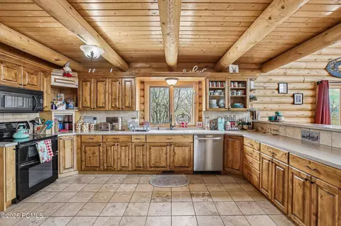 Kitchen - 155 E Valley Vw, Wanship, UT 84017 photo 3 of 5
