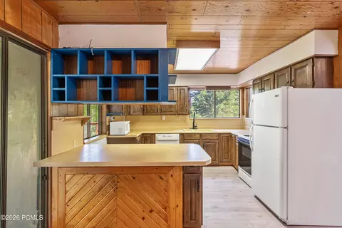 Kitchen - 5317 E Targee Dr, Oakley, UT 84055 photo 2 of 4