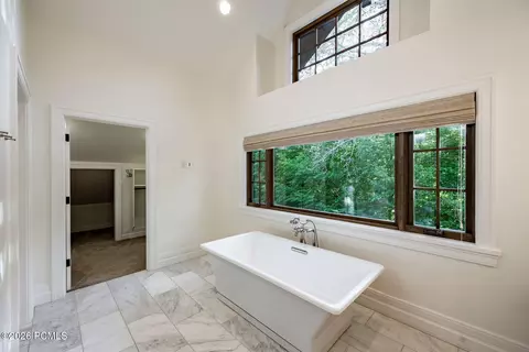 Bath - 2400 E Walker Ln, Holladay, UT 84117 photo 3 of 7