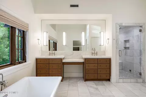 Bath - 2400 E Walker Ln, Holladay, UT 84117 photo 4 of 7