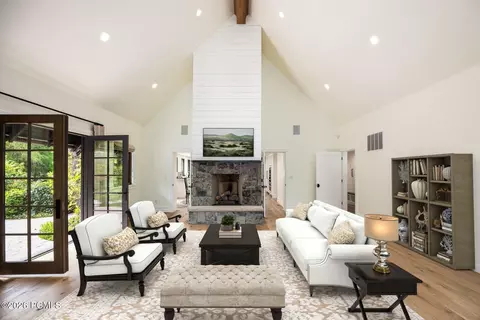 Living - 2400 E Walker Ln, Holladay, UT 84117 photo 1 of 8