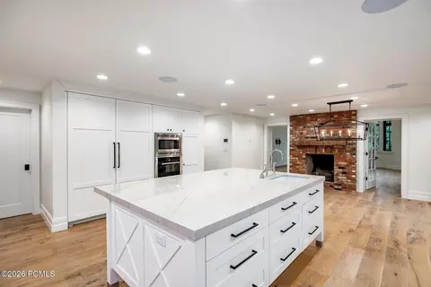 Kitchen - 2400 E Walker Ln, Holladay, UT 84117 photo 6 of 8