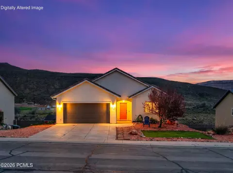735 S Peachtree Dr, Toquerville, UT 84774