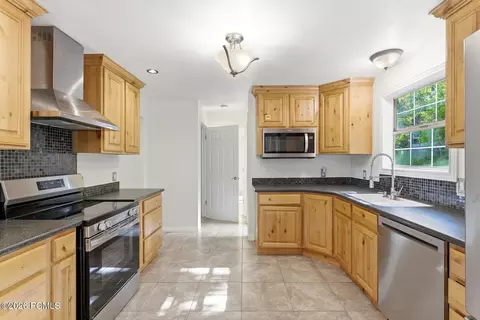 Kitchen - 3463 S 400 E, Bountiful, UT 84010 photo 3 of 3