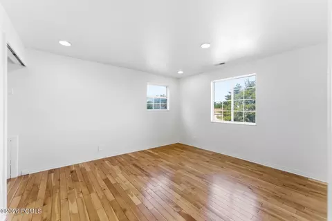 Bedroom - 3463 S 400 E, Bountiful, UT 84010 photo 3 of 6
