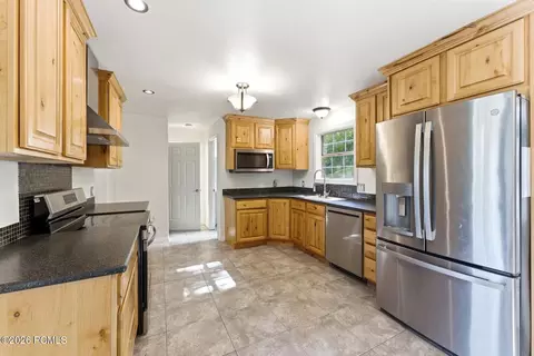 Kitchen - 3463 S 400 E, Bountiful, UT 84010 photo 1 of 3