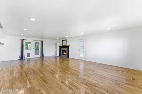 Living - 3463 S 400 E, Bountiful, UT 84010 photo 3 of 10