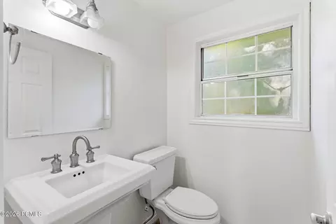 Bath - 3463 S 400 E, Bountiful, UT 84010 photo 1 of 3