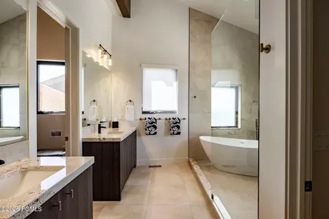 Bath - 11418 N White Tail Ct, Hideout, UT 84036 photo 1 of 5