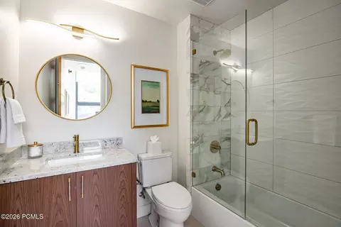 Bath - 11418 N White Tail Ct, Hideout, UT 84036 photo 4 of 5
