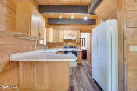 Kitchen - 4766 S Haven Estates Dr, Daniel, UT 84032 photo 1 of 2
